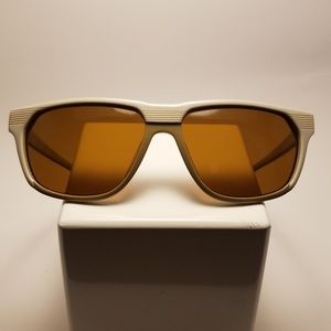 WILLIAM RAST Women Polorized Sunglasses